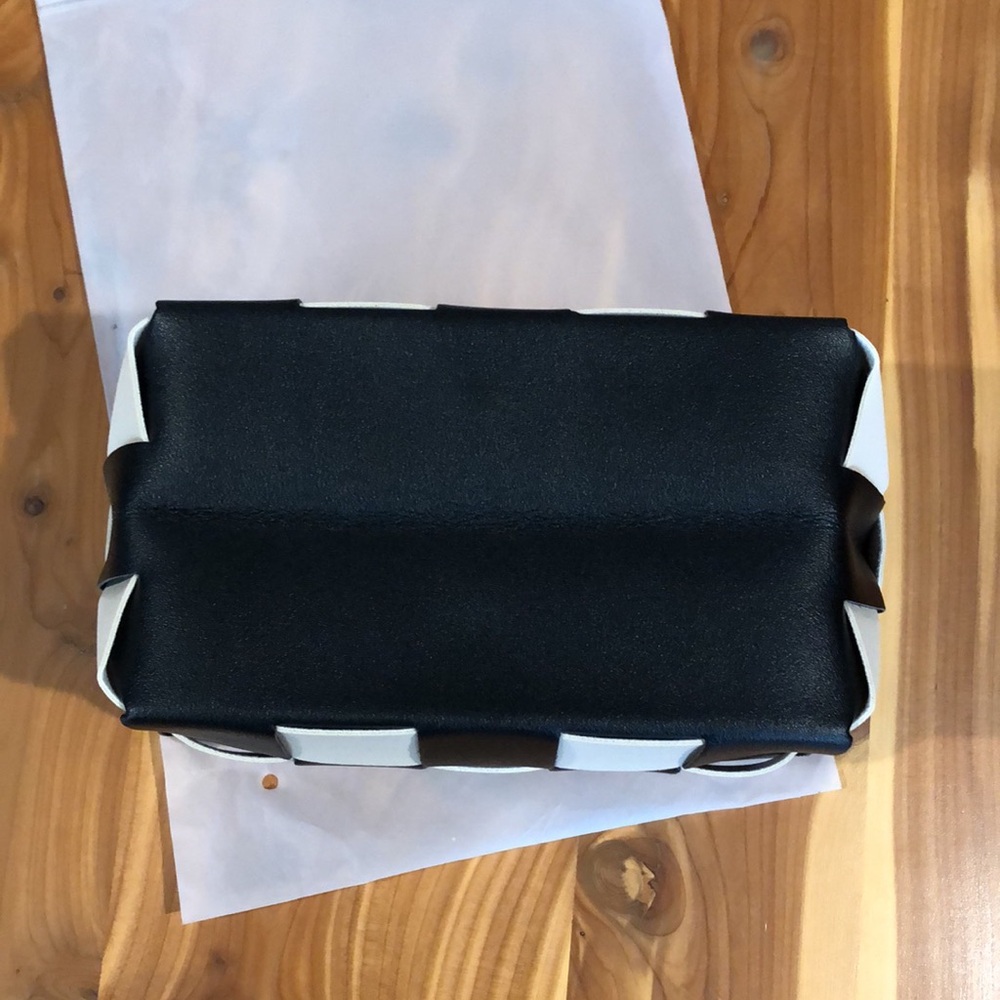 Tissue holder - Picture 5 of 6